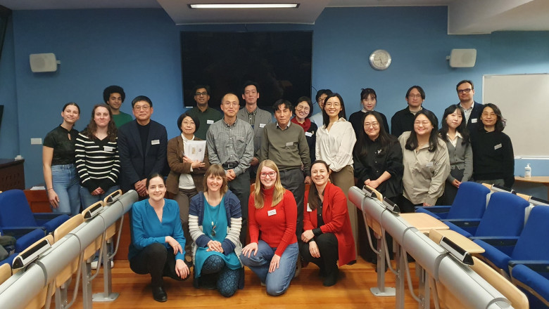 Udeleženci konference Diaspora in koreanistika: Povezovanje kultur in področij onkraj meja / Diaspora and Korean Studies: Crossing Borders, Bridging Cultures and Disciplines. 