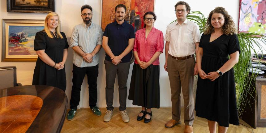Gosta z Univerze v Buenos Airesu z izr. prof. dr. Kornelijo Ajlec, prodekanjo prof. dr. Ireno Samide, doc. dr. Žigo Zwittrom in asist. dr. Tjašo Ribizel Popič