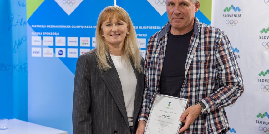 Pred. Gregor Hribar (desno) in podpredsednica OKS Katja Koren  